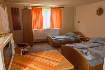 Фото номера Апартаменты с 1 спальней Лоджи Hostel Farkaslaka г. Lupeni 6