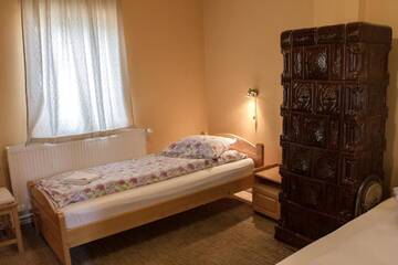 Фото номера Трехместный номер Лоджи Hostel Farkaslaka г. Lupeni 9