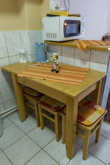 Фото номера Апартаменты с 1 спальней Лоджи Hostel Farkaslaka г. Lupeni 8