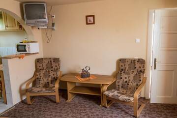 Фото номера Апартаменты с 1 спальней Лоджи Hostel Farkaslaka г. Lupeni 5