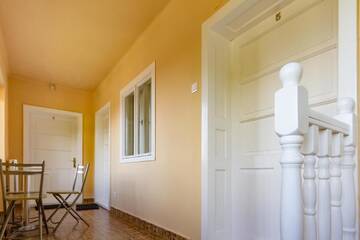 Фото номера Трехместный номер Лоджи Hostel Farkaslaka г. Lupeni 2